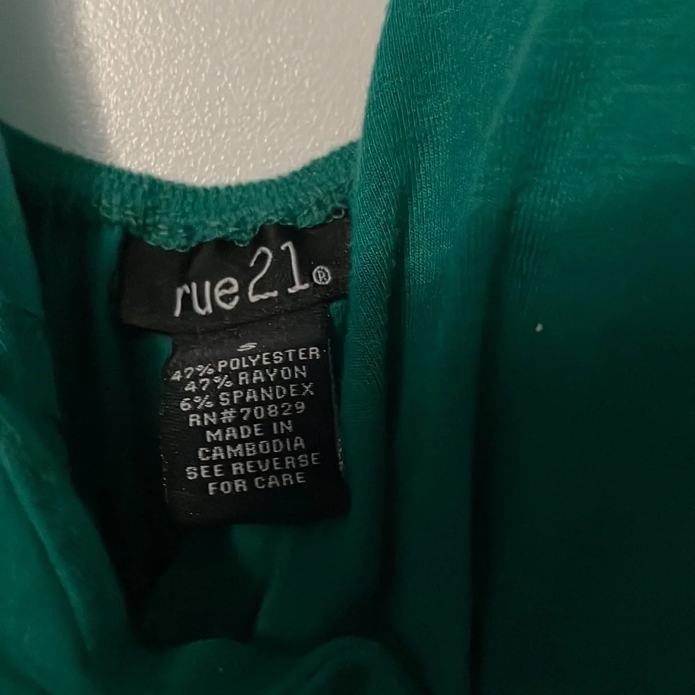 Forest green rue 21 dress size small with a really pretty bow in the front. - Picture 2 of 2